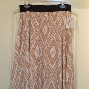 LulaRoe Lucy Skirt L- NWT!
